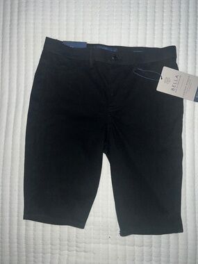 Bella Rose Black Comfort Stretch Pull On Bermuda Shorts Size Medium, NWT